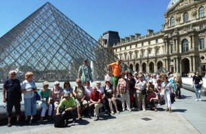 2015 Gruppe vor dem Louvre